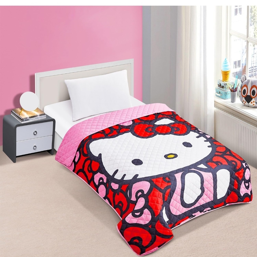 Hello Kitty Bedspread - Picture 2 of 7